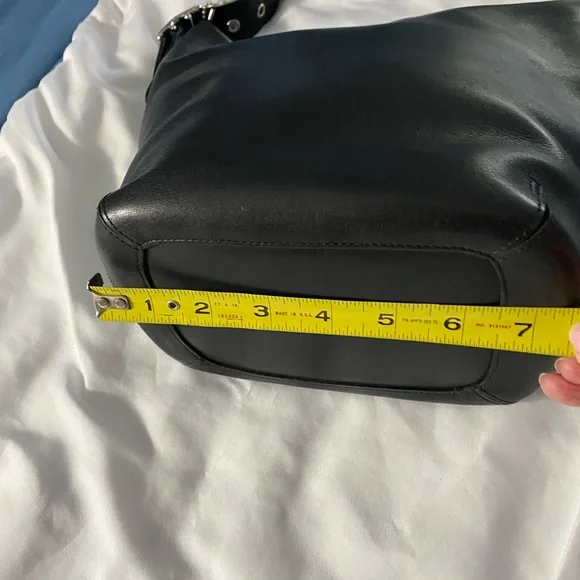 Vintage Coach Black Leather Soho bucket/hobo purse. Excellent condition - Picture 9 of 9